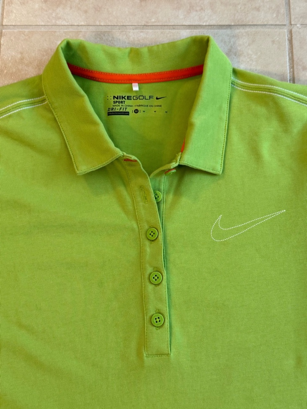 Nike Size M Women's Green Golf Polo Sport Tee with Swoosh - Picture 2 of 3